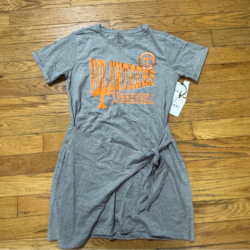 NWT! Tennessee Volunteers knotted dress shirt